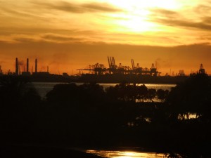 Sonnenuntergang mit Hafenromantik